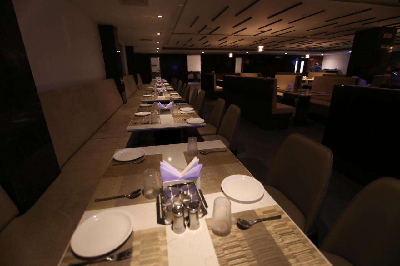 Sri Sri Sri Hotel Khammam Zewnętrze zdjęcie