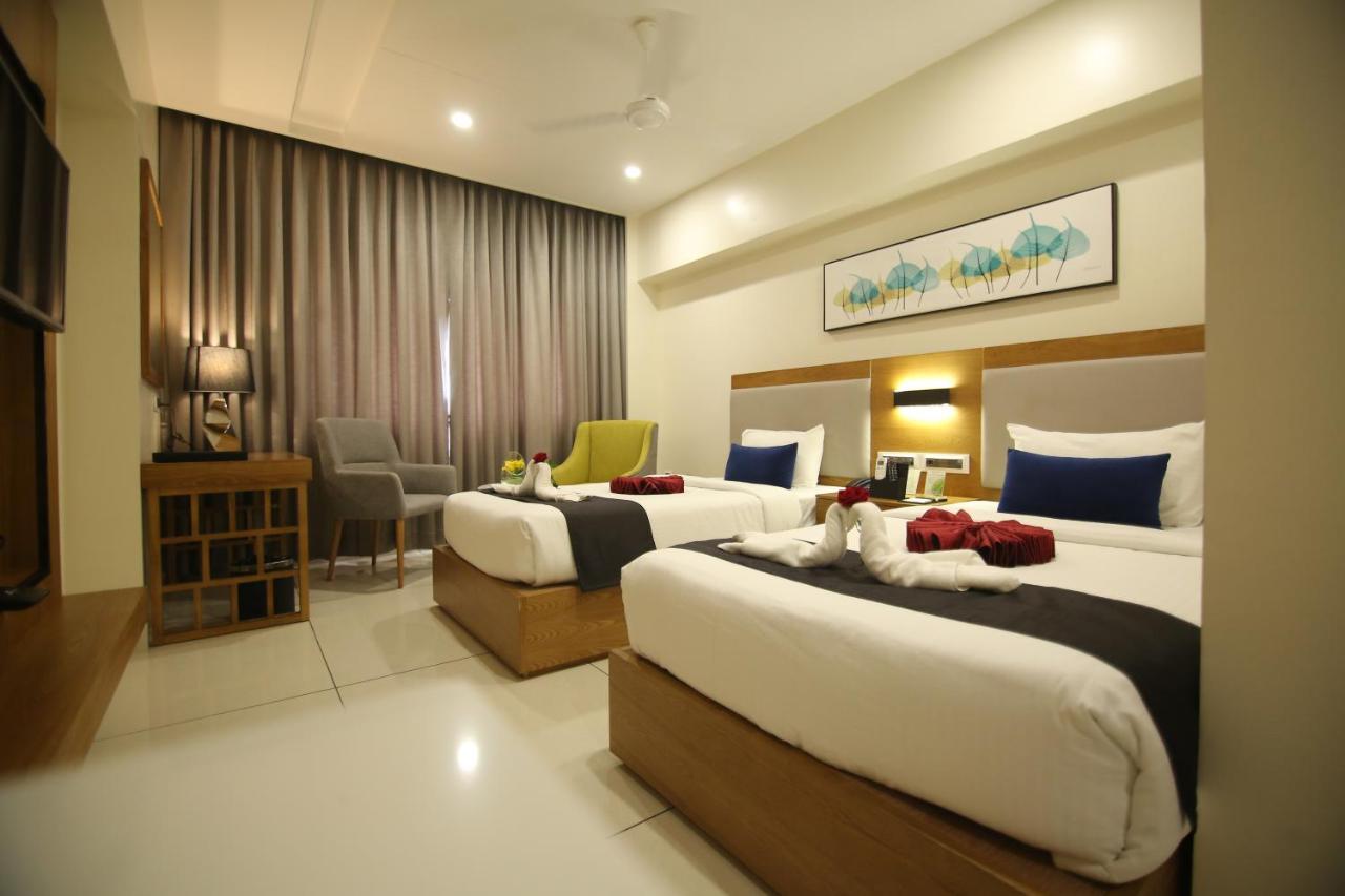 Sri Sri Sri Hotel Khammam Zewnętrze zdjęcie