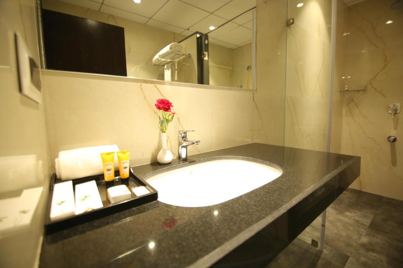 Sri Sri Sri Hotel Khammam Zewnętrze zdjęcie