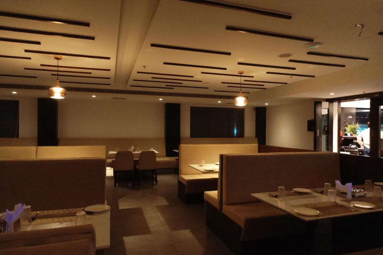 Sri Sri Sri Hotel Khammam Zewnętrze zdjęcie