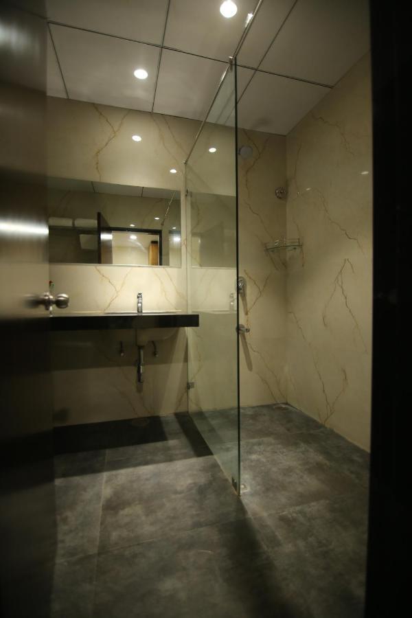 Sri Sri Sri Hotel Khammam Zewnętrze zdjęcie