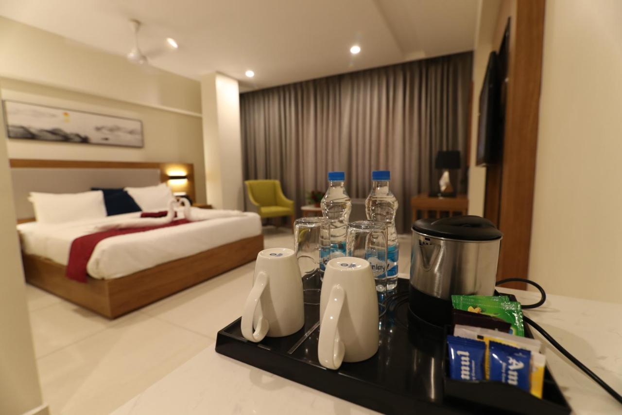 Sri Sri Sri Hotel Khammam Zewnętrze zdjęcie