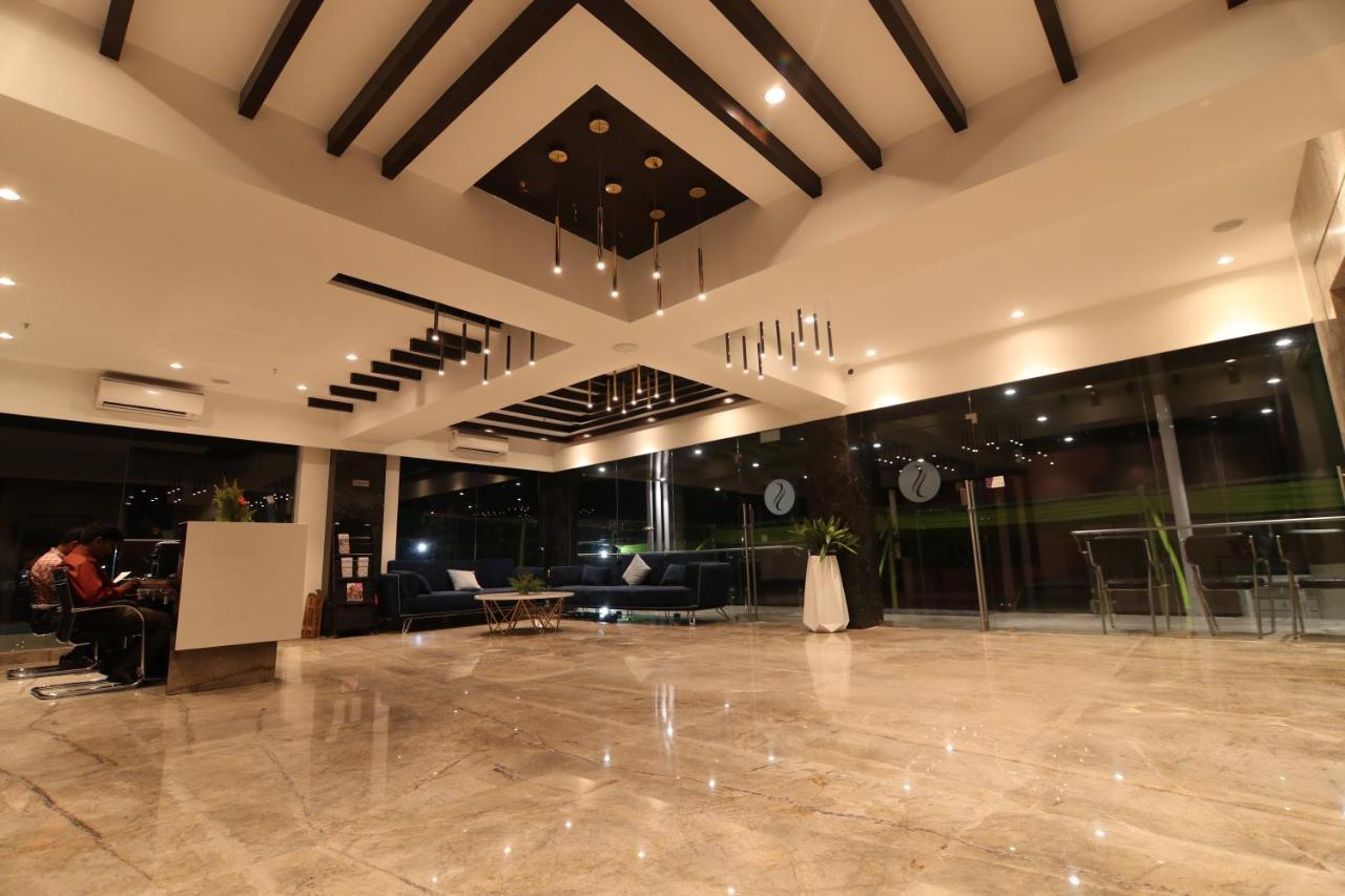 Sri Sri Sri Hotel Khammam Zewnętrze zdjęcie