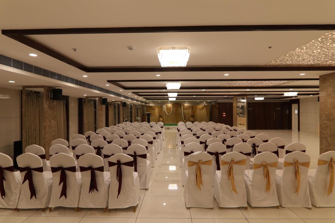 Sri Sri Sri Hotel Khammam Zewnętrze zdjęcie