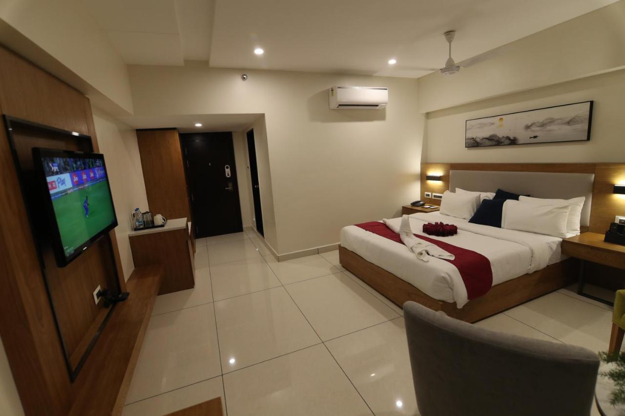 Sri Sri Sri Hotel Khammam Zewnętrze zdjęcie