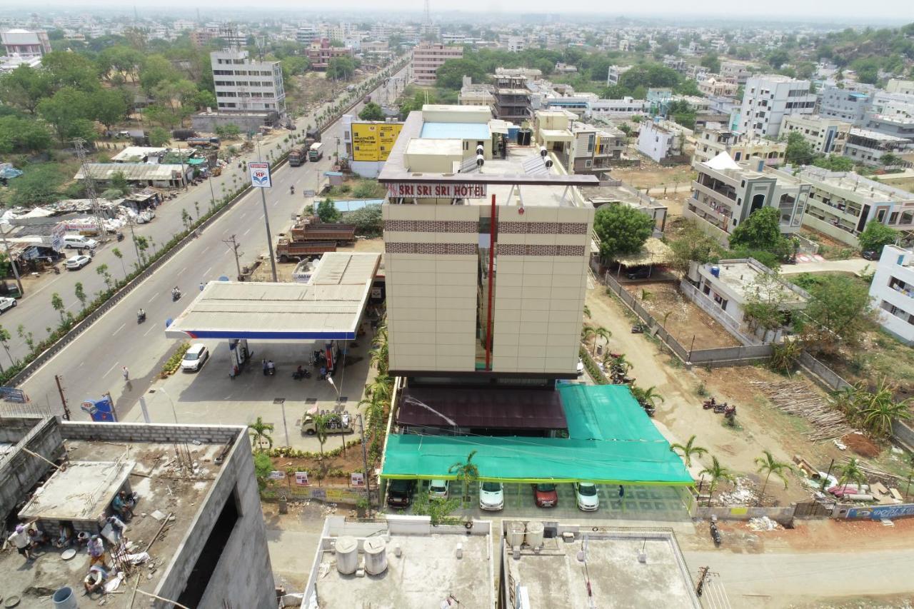 Sri Sri Sri Hotel Khammam Zewnętrze zdjęcie