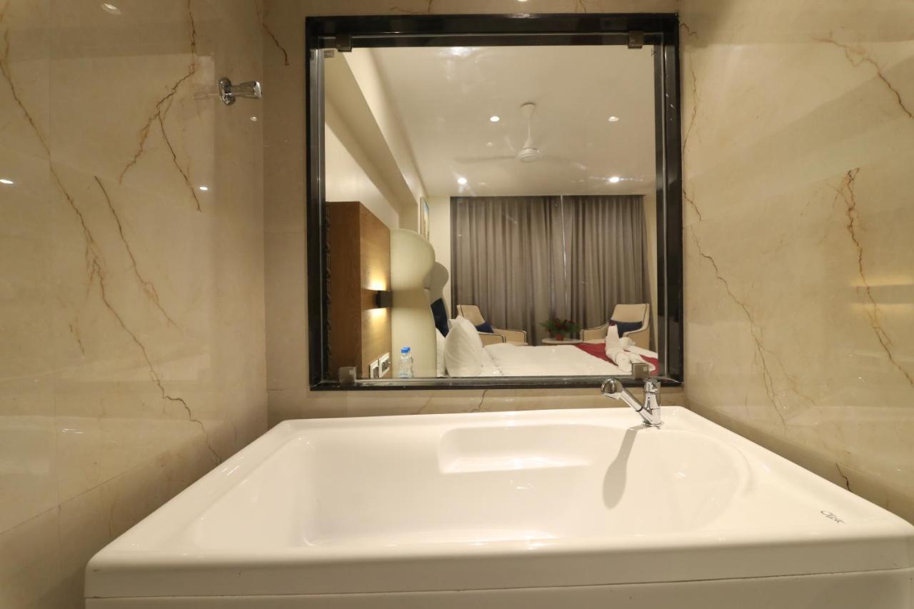 Sri Sri Sri Hotel Khammam Zewnętrze zdjęcie