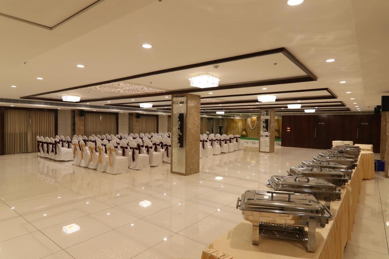 Sri Sri Sri Hotel Khammam Zewnętrze zdjęcie