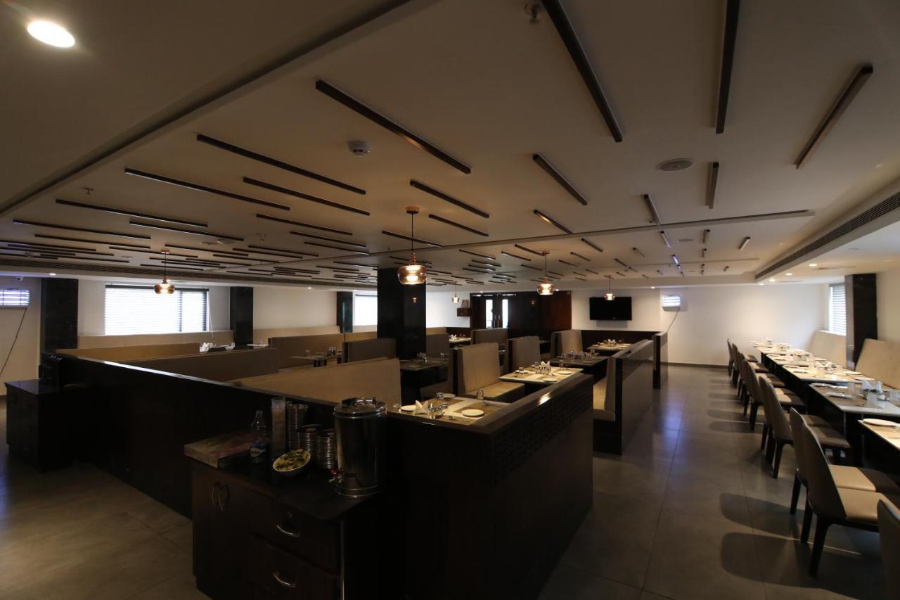 Sri Sri Sri Hotel Khammam Zewnętrze zdjęcie