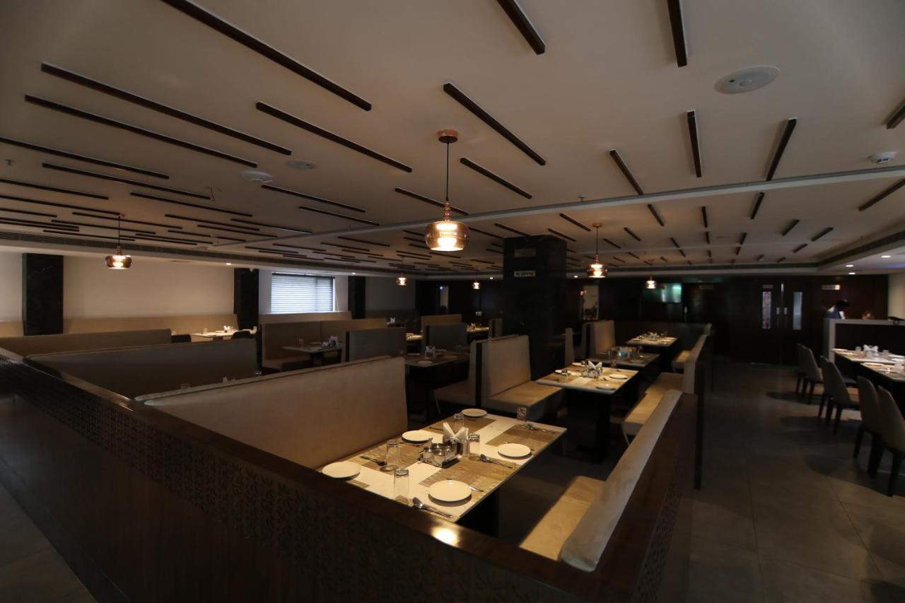 Sri Sri Sri Hotel Khammam Zewnętrze zdjęcie