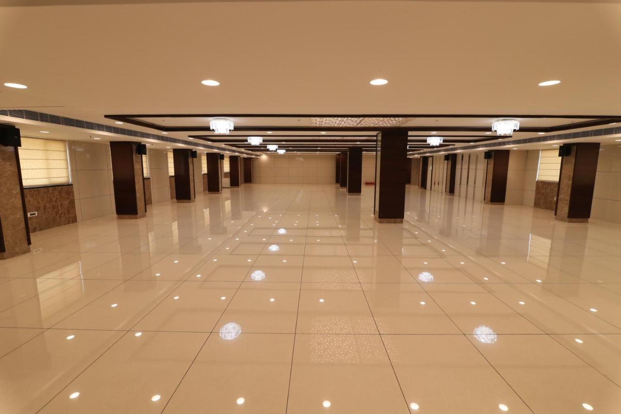 Sri Sri Sri Hotel Khammam Zewnętrze zdjęcie