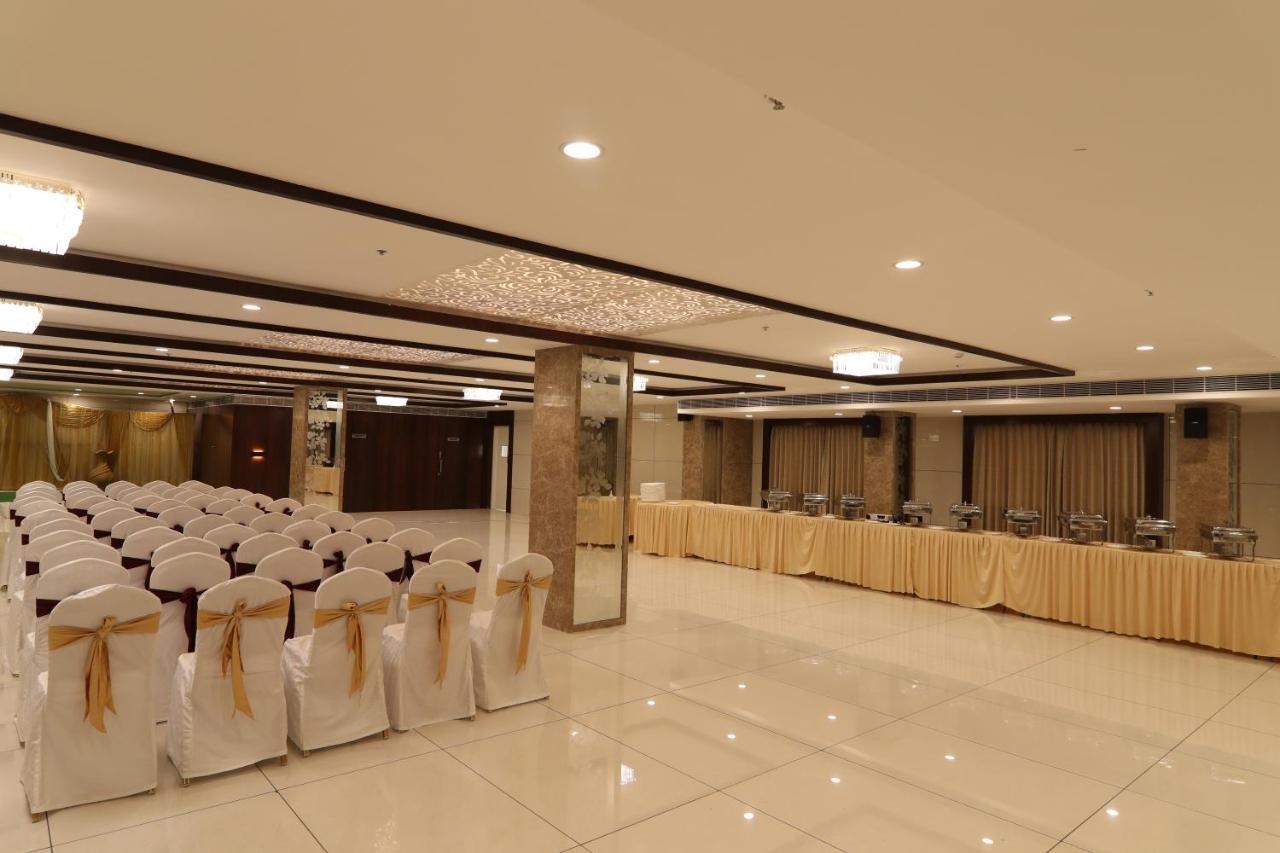 Sri Sri Sri Hotel Khammam Zewnętrze zdjęcie