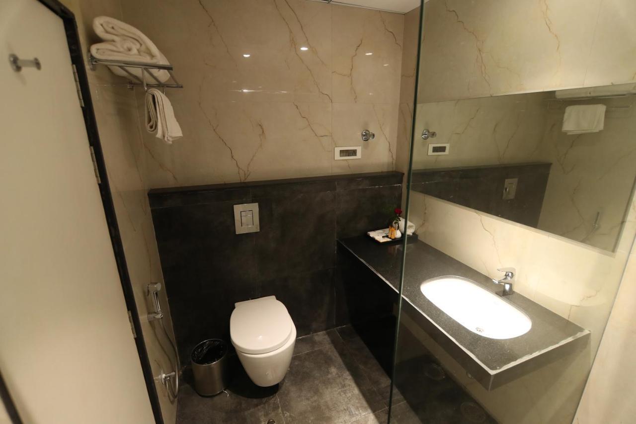 Sri Sri Sri Hotel Khammam Zewnętrze zdjęcie