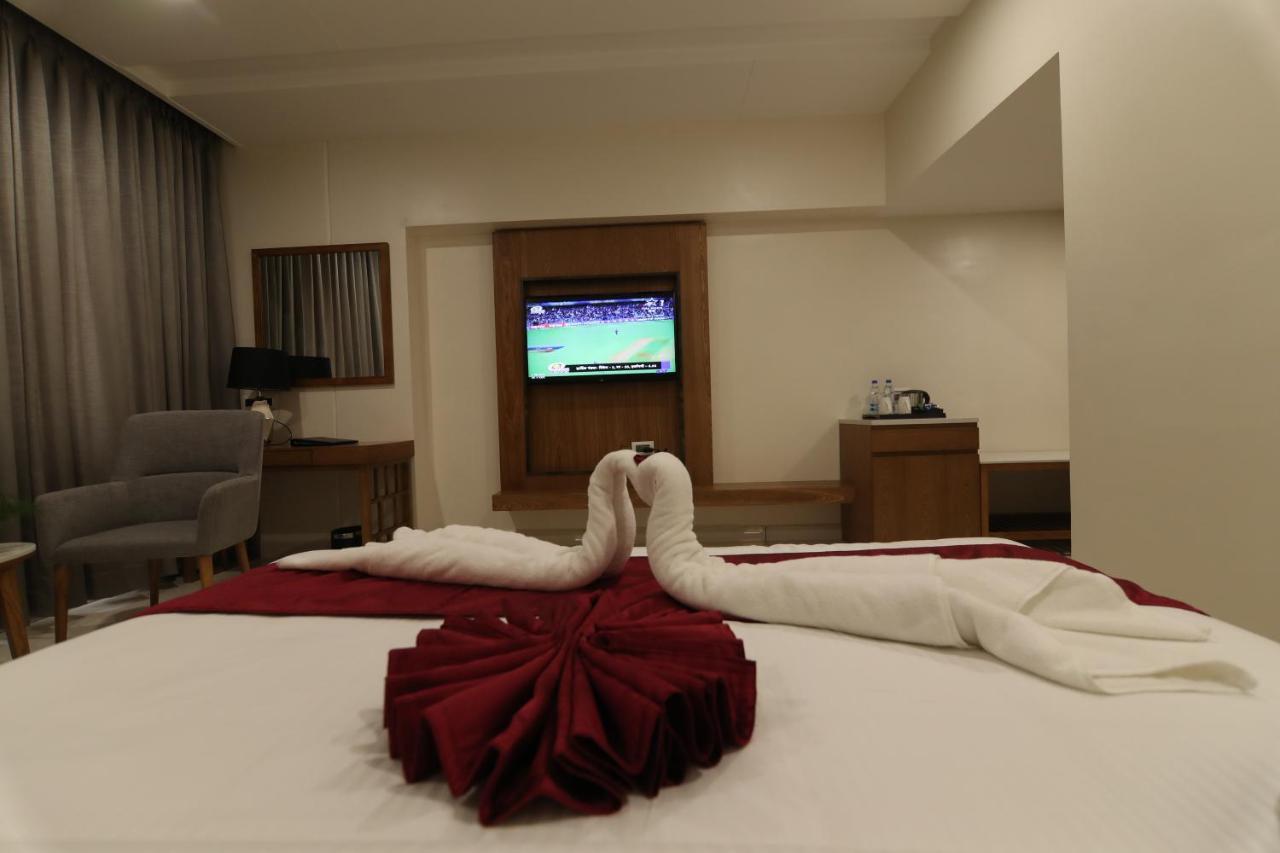 Sri Sri Sri Hotel Khammam Zewnętrze zdjęcie