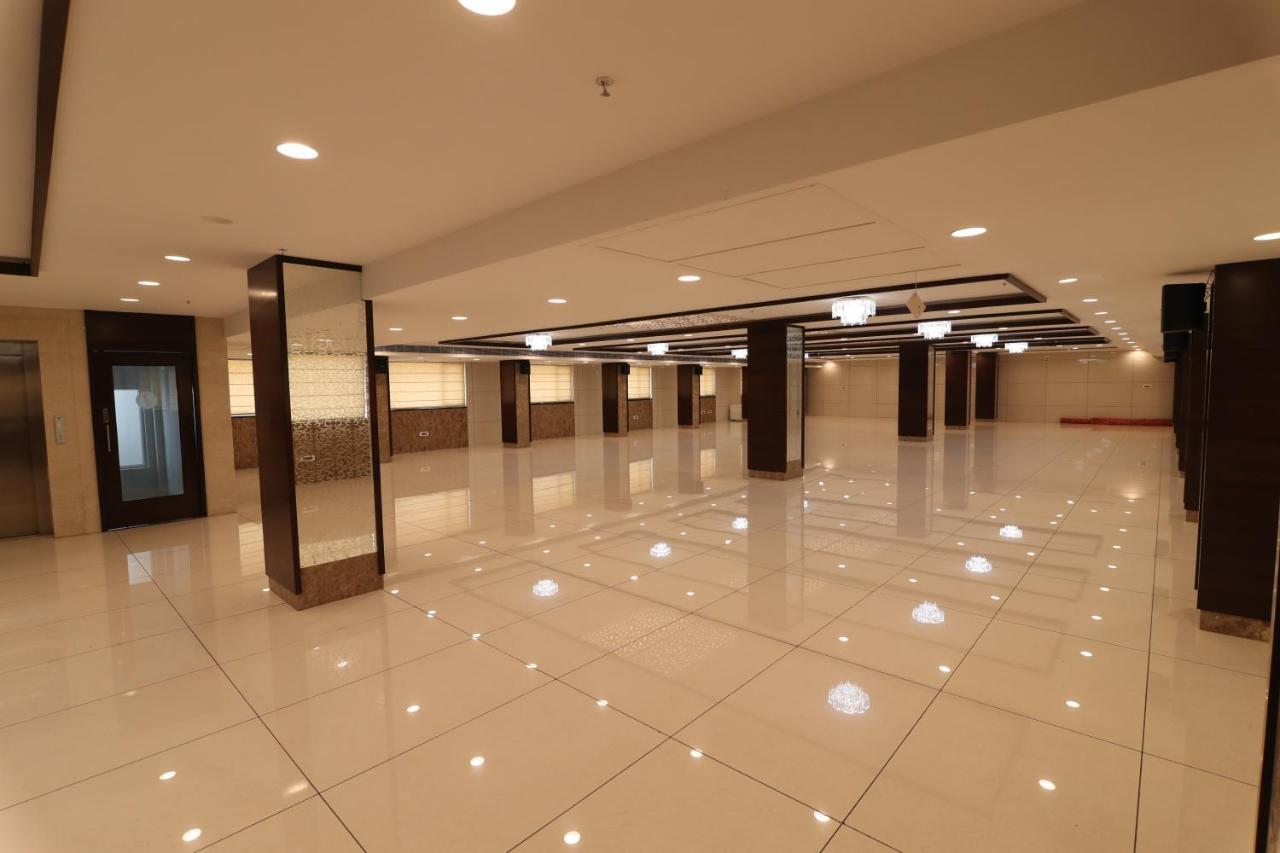 Sri Sri Sri Hotel Khammam Zewnętrze zdjęcie
